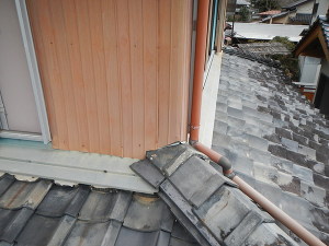 屋根上換気扇：工事前