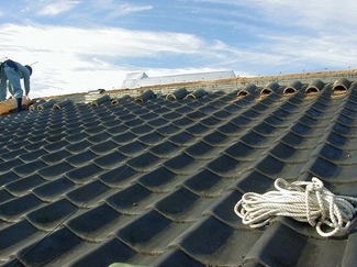 瓦屋根からガルバ鋼板屋根へ葺き替えの様子