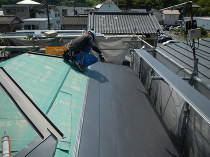 金属屋根葺き状況