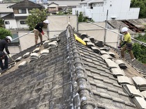 古い屋根の瓦撤去