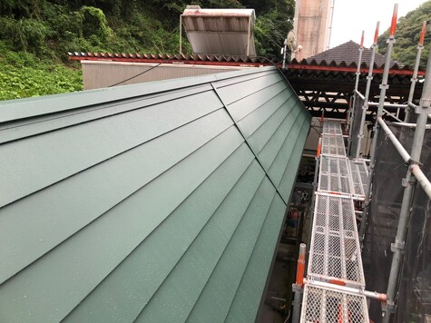 高知県高知市、住宅の屋根カバー工事