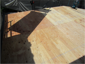 新規野地板に構造用合板張り、家の剛性力アップ